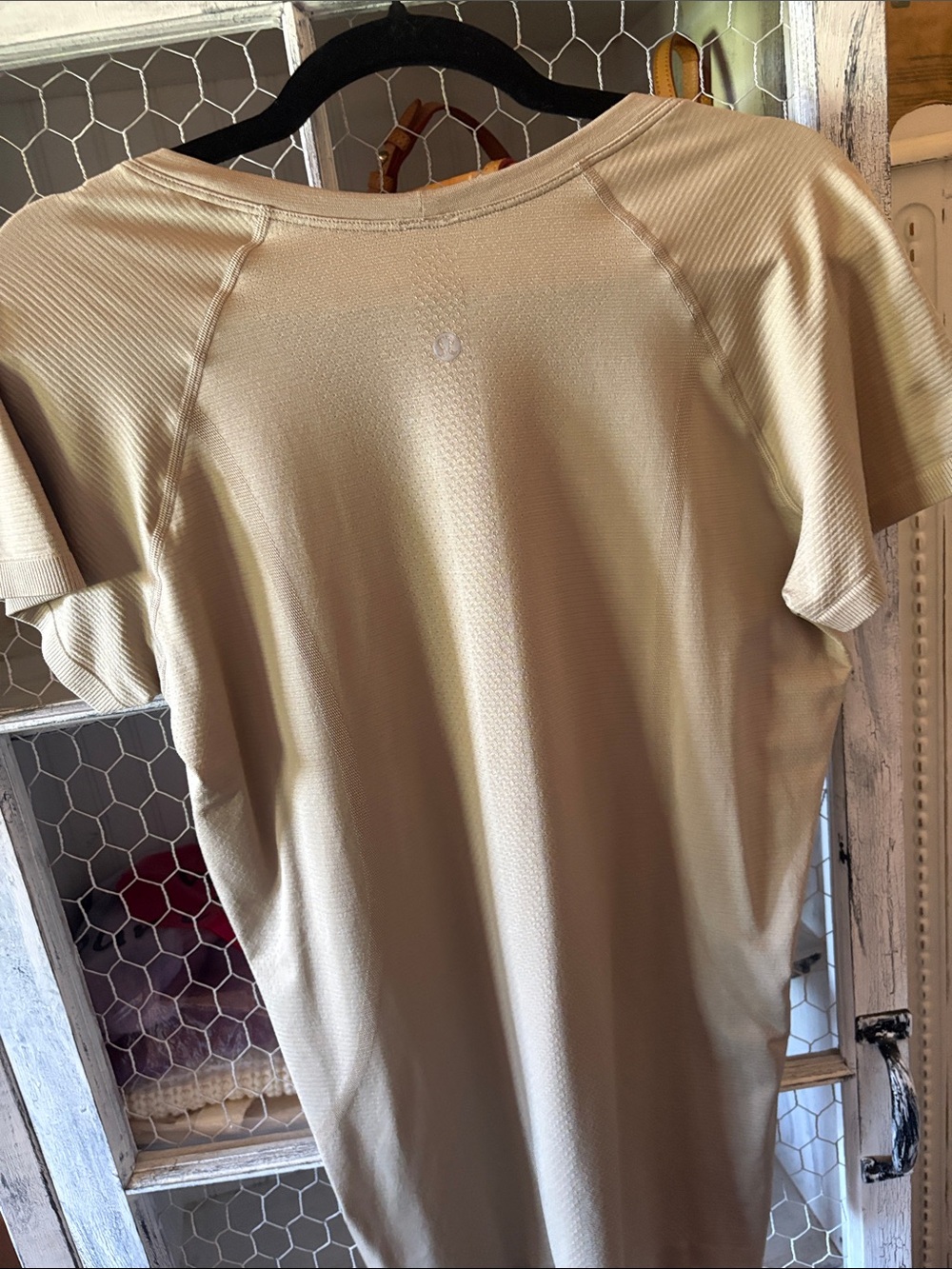 LIKE NEW!! Worn once !!! lululemon athletica Short Sleeve Crew in Beige - Picture 3 of 4